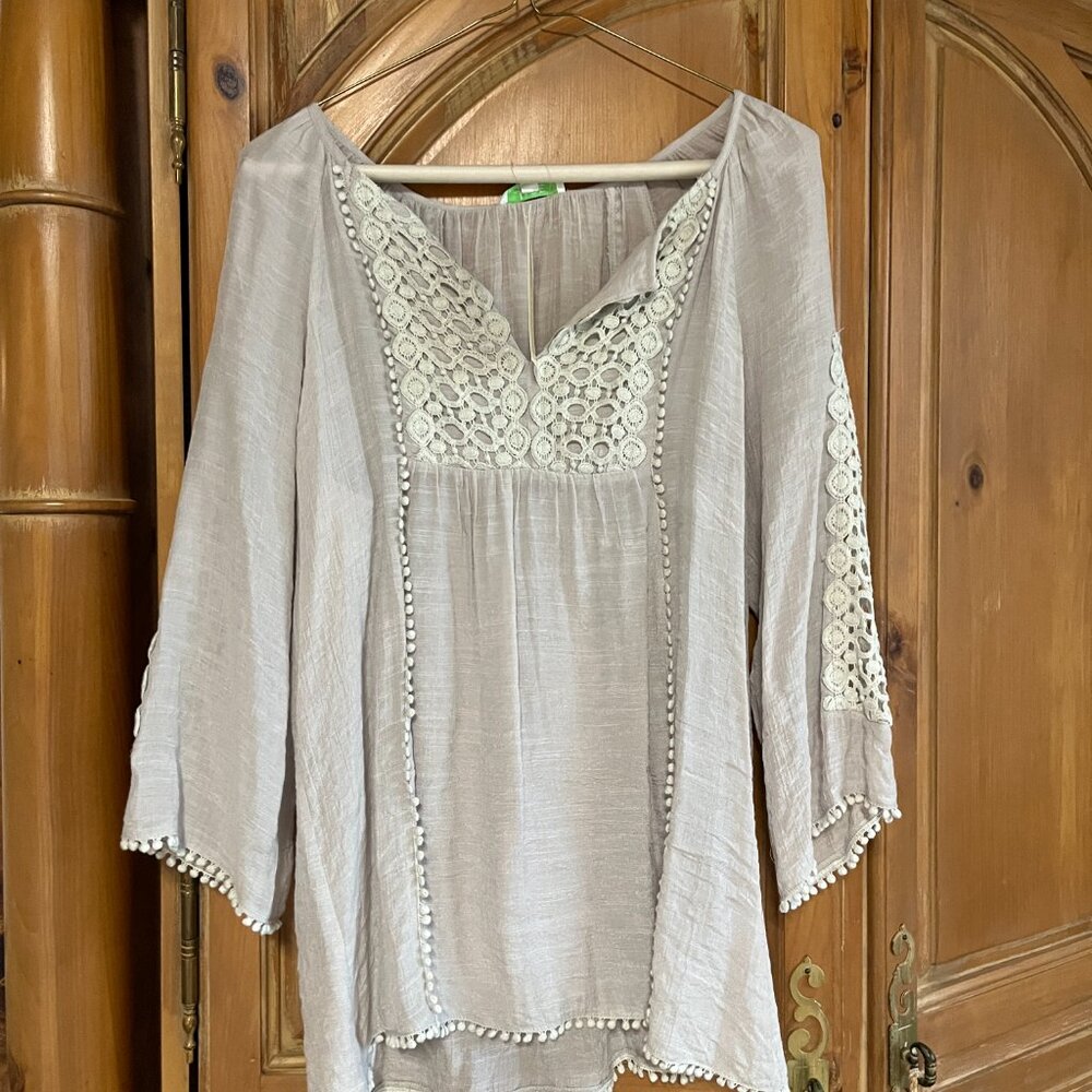 Jade NWT Lace Trim Blouse Size‎ Medium Retail  $88